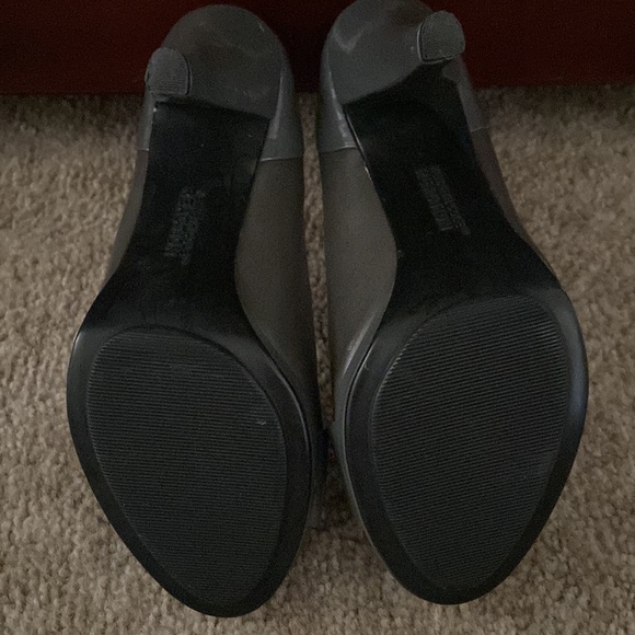 Kenneth Cole Reaction Peep Toe Pump - Picture 4 of 4